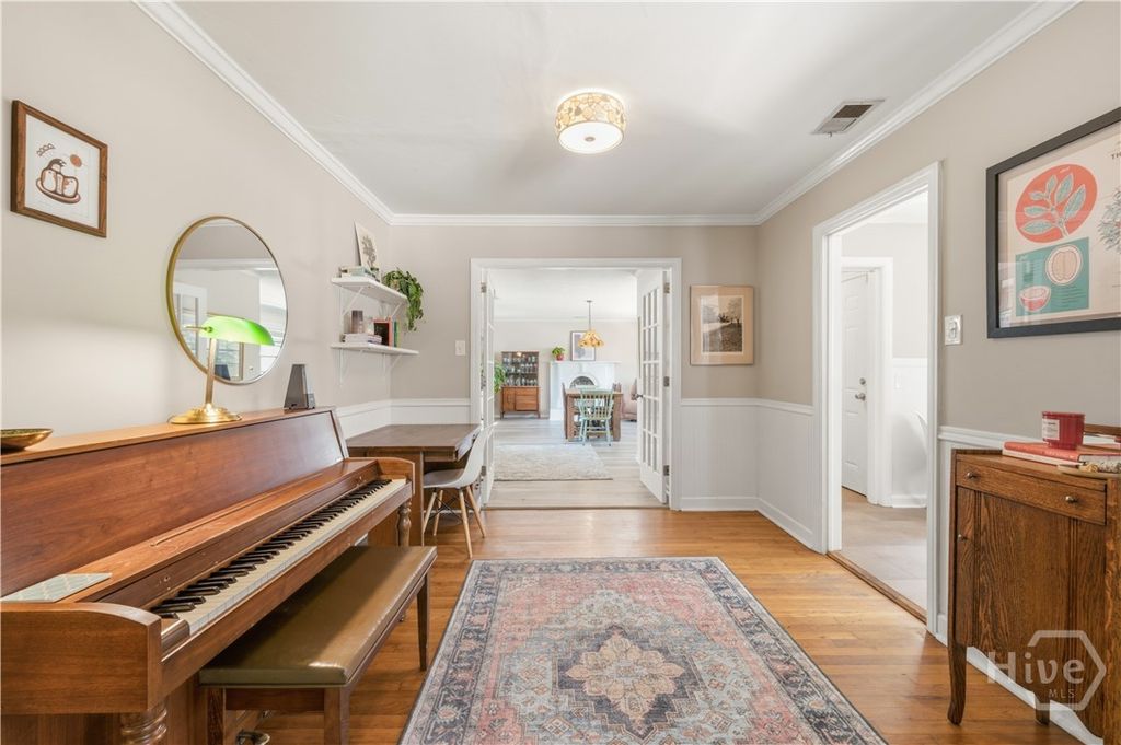 Image 7 of property listing at 2412 E 40th Street, Savannah, GA 31404