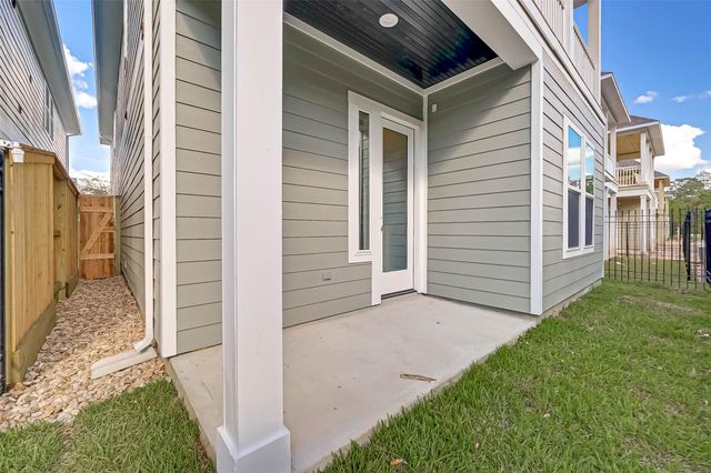 31 Thorpe Lane, Spring, TX 77389