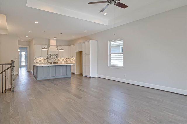 31 Thorpe Lane, Spring, TX 77389