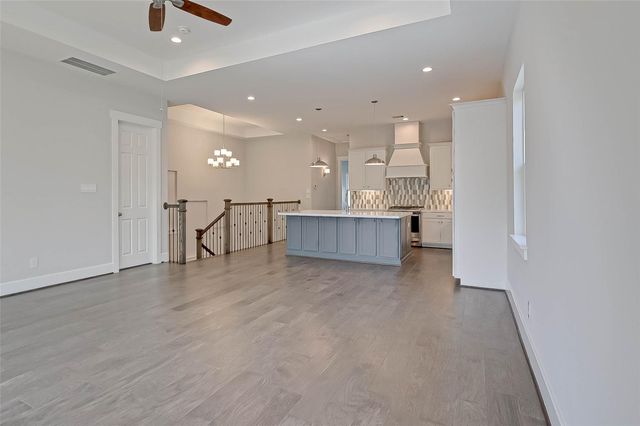 31 Thorpe Lane, Spring, TX 77389