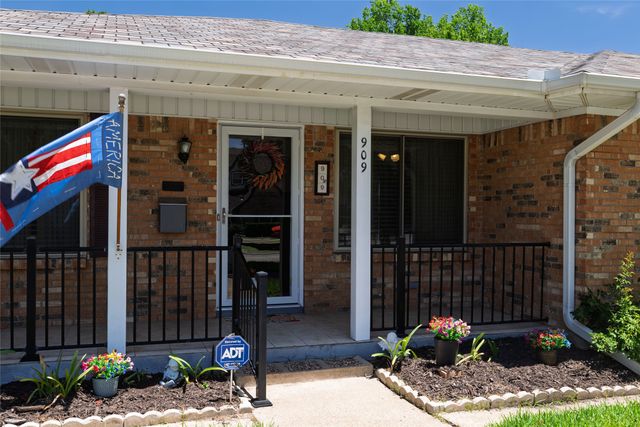 909 W Grauwyler Road, Irving, TX 75061