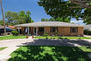 909 W Grauwyler Road, Irving, TX 75061