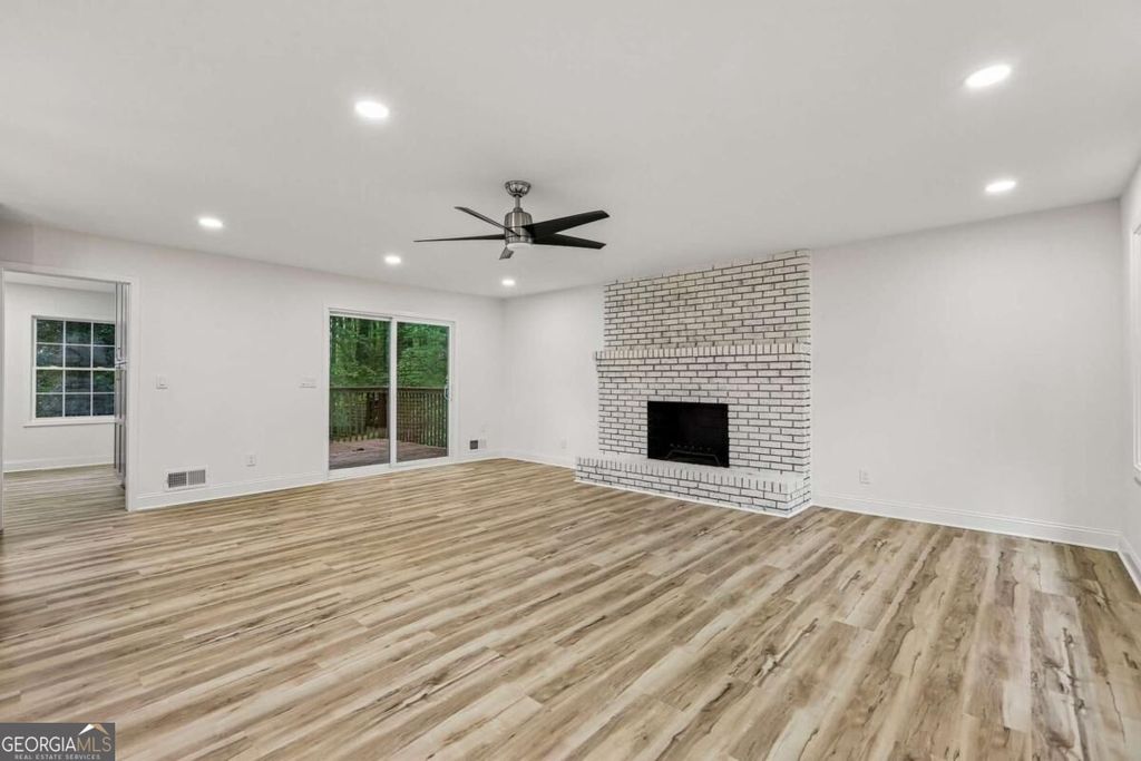 250 King Arthur Drive, Woodstock, GA 30189 — photo 3
