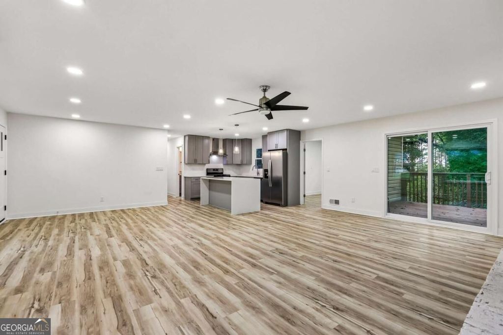 250 King Arthur Drive, Woodstock, GA 30189 — photo 4
