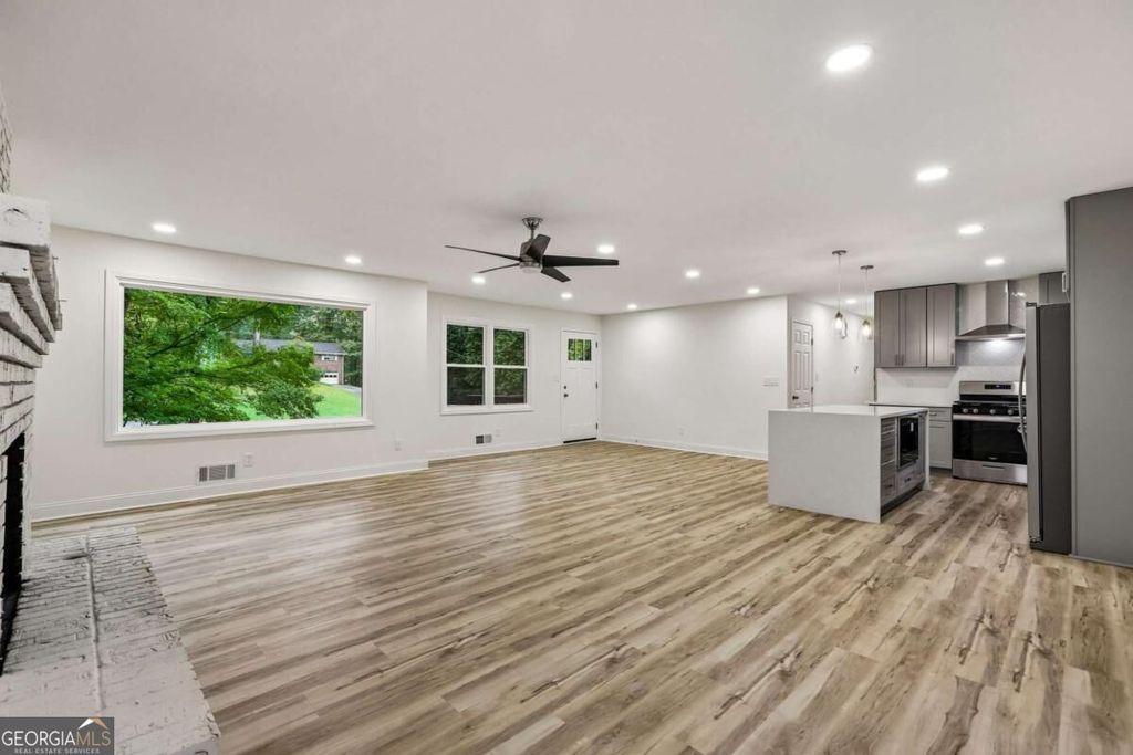 250 King Arthur Drive, Woodstock, GA 30189 — photo 5