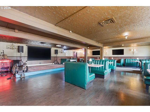 2530 Ne 82ND Ave, Portland, OR 97220