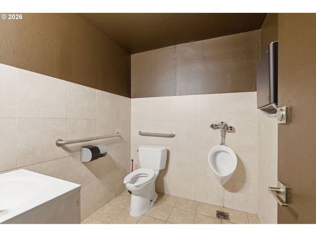 2530 Ne 82ND Ave, Portland, OR 97220