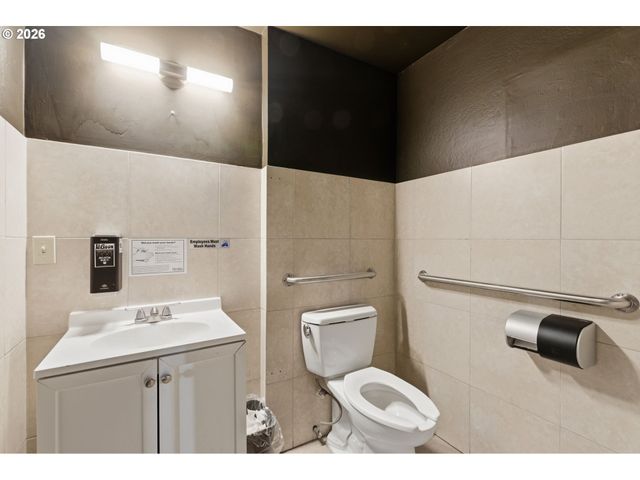 2530 Ne 82ND Ave, Portland, OR 97220