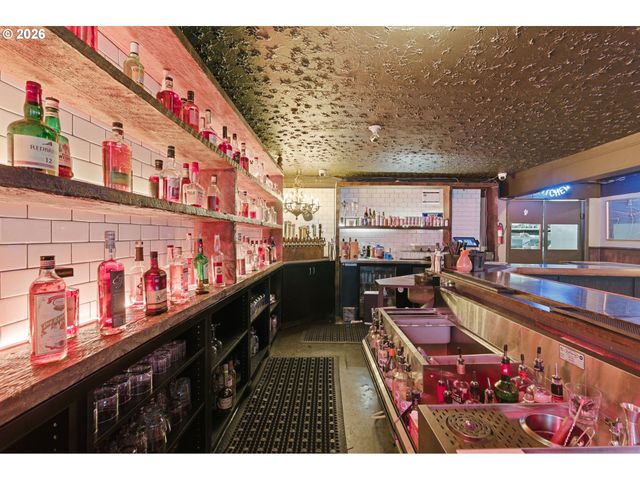 2530 Ne 82ND Ave, Portland, OR 97220