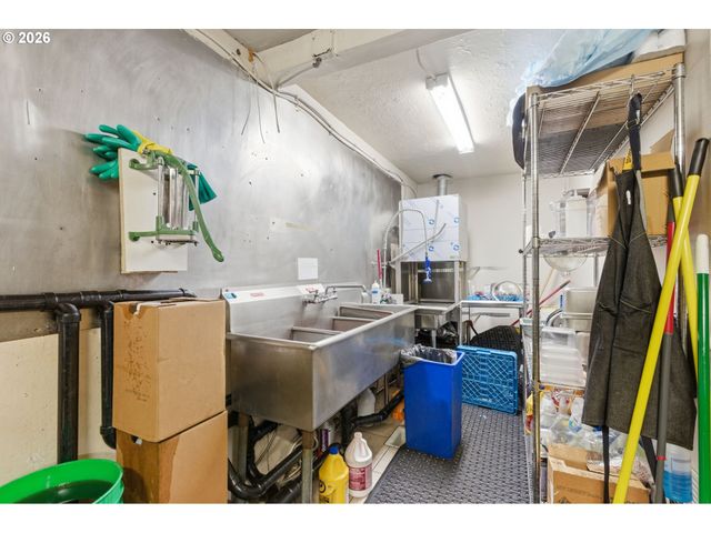 2530 Ne 82ND Ave, Portland, OR 97220