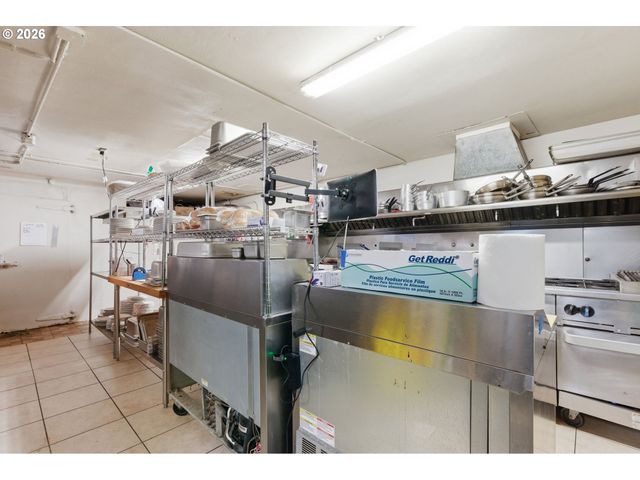 2530 Ne 82ND Ave, Portland, OR 97220