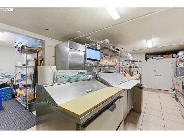 2530 Ne 82ND Ave, Portland, OR 97220