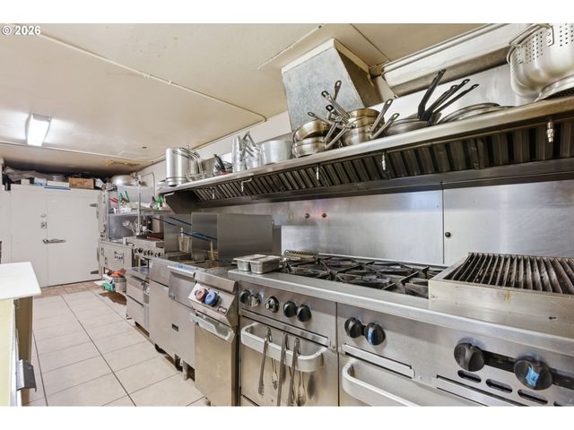 2530 Ne 82ND Ave, Portland, OR 97220