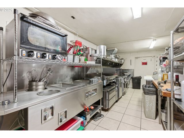 2530 Ne 82ND Ave, Portland, OR 97220