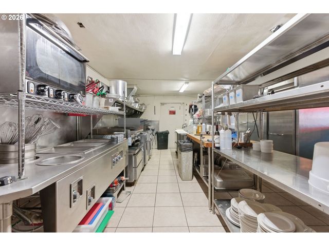 2530 Ne 82ND Ave, Portland, OR 97220