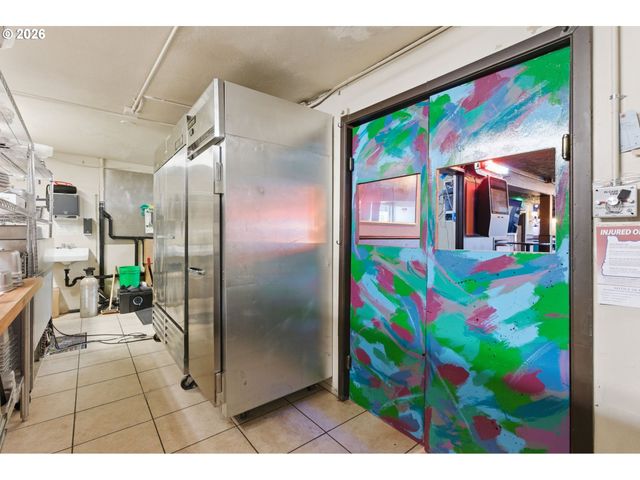 2530 Ne 82ND Ave, Portland, OR 97220