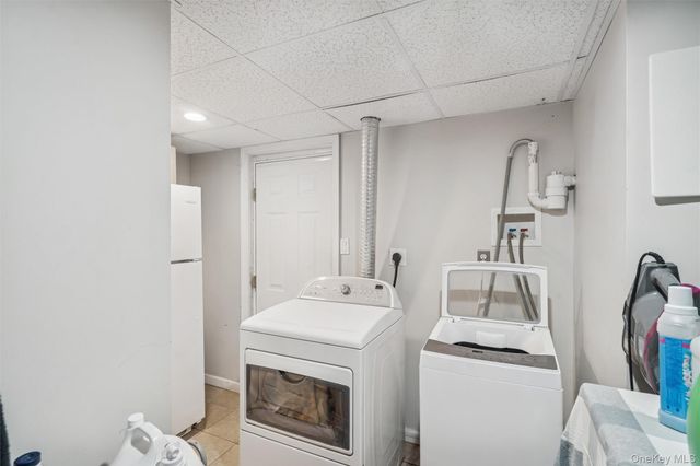 29 Lexington Avenue, West Babylon, NY 11704