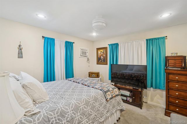 29 Lexington Avenue, West Babylon, NY 11704