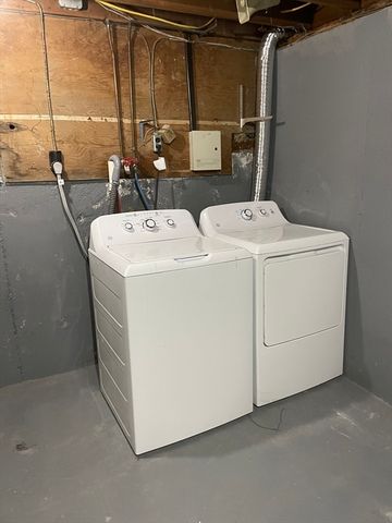 27 Pulaski St, Peabody, MA 01960