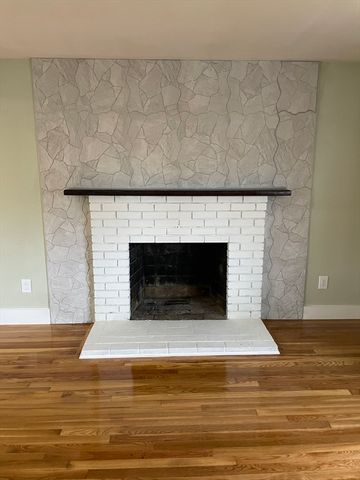 27 Pulaski St, Peabody, MA 01960