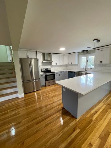 27 Pulaski St, Peabody, MA 01960