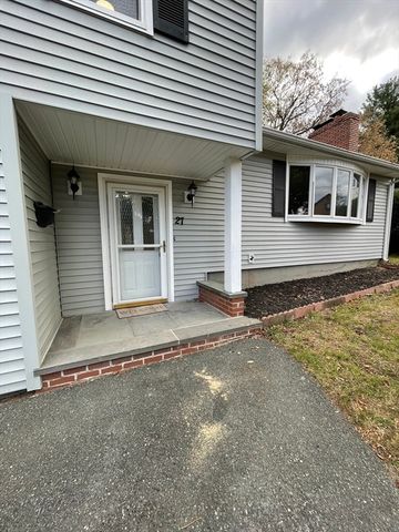 27 Pulaski St, Peabody, MA 01960