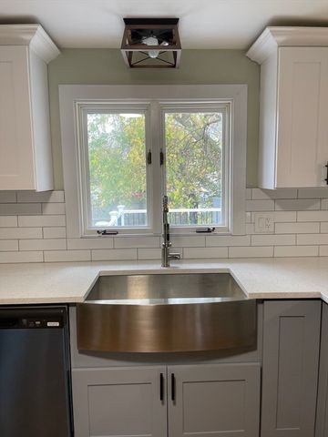 27 Pulaski St, Peabody, MA 01960