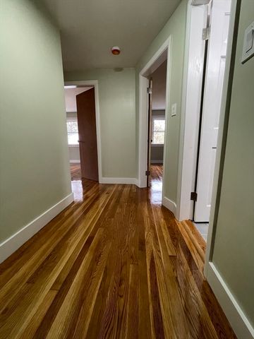 27 Pulaski St, Peabody, MA 01960