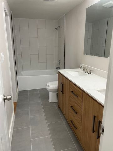 27 Pulaski St, Peabody, MA 01960