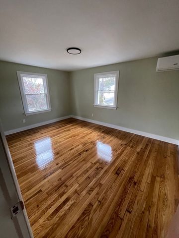 27 Pulaski St, Peabody, MA 01960