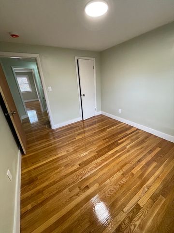 27 Pulaski St, Peabody, MA 01960