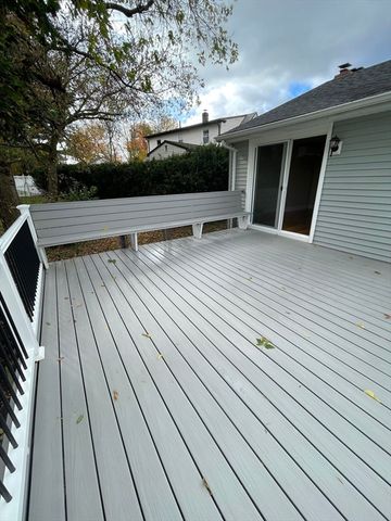 27 Pulaski St, Peabody, MA 01960