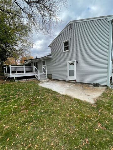 27 Pulaski St, Peabody, MA 01960