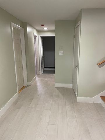 27 Pulaski St, Peabody, MA 01960