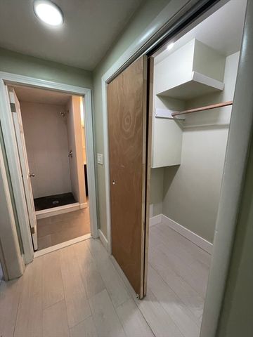 27 Pulaski St, Peabody, MA 01960