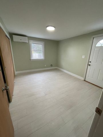 27 Pulaski St, Peabody, MA 01960