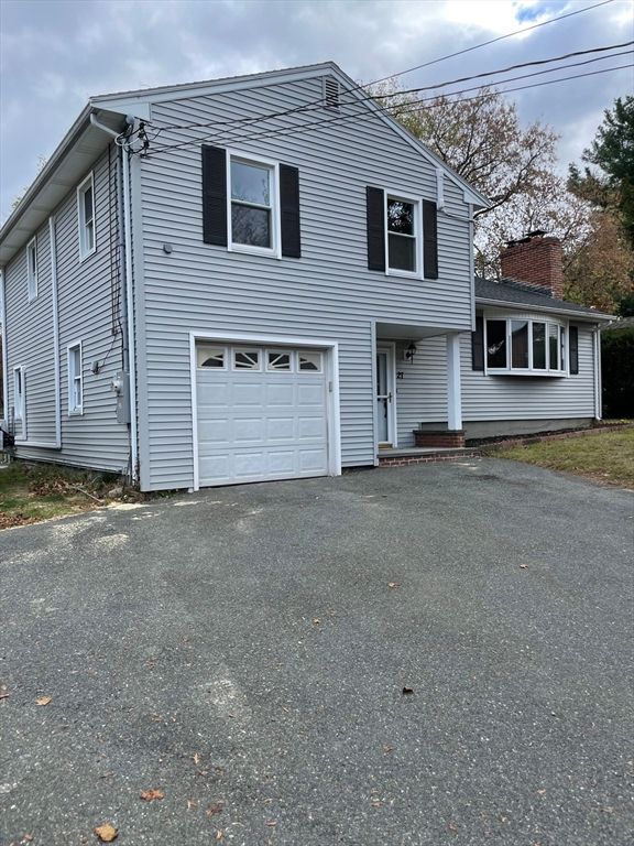 27 Pulaski St, Peabody, MA 01960