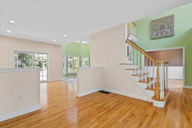 89 Boulder Hill Rd, Holden, MA 01522