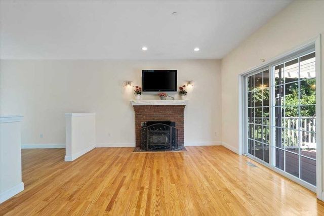 89 Boulder Hill Rd, Holden, MA 01522