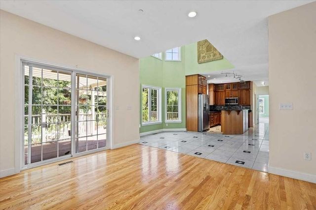 89 Boulder Hill Rd, Holden, MA 01522