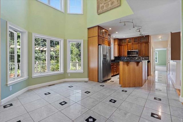 89 Boulder Hill Rd, Holden, MA 01522