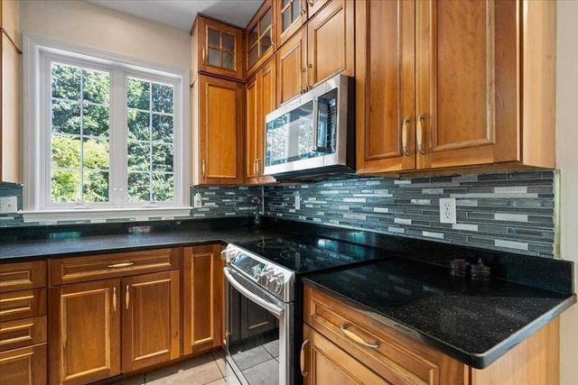 89 Boulder Hill Rd, Holden, MA 01522