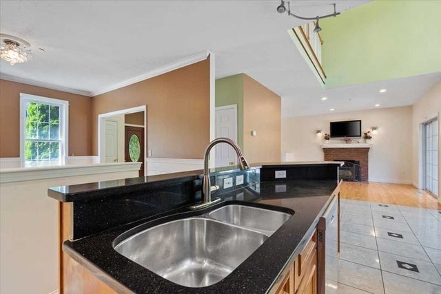 89 Boulder Hill Rd, Holden, MA 01522