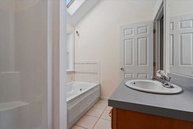 89 Boulder Hill Rd, Holden, MA 01522