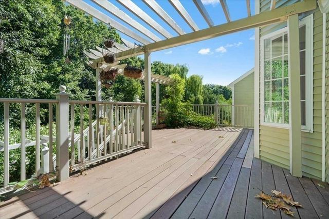 89 Boulder Hill Rd, Holden, MA 01522