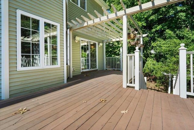 89 Boulder Hill Rd, Holden, MA 01522