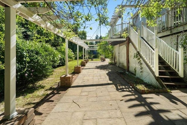 89 Boulder Hill Rd, Holden, MA 01522