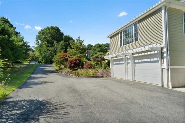 89 Boulder Hill Rd, Holden, MA 01522