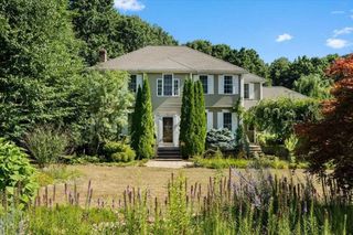89 Boulder Hill Rd, Holden, MA 01522