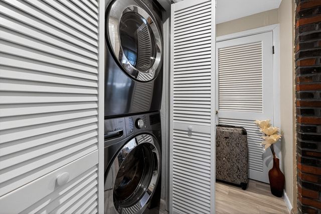 74 Alandale Pkwy, Norwood, MA 02062